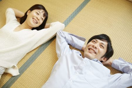 畳でくつろぐふたり