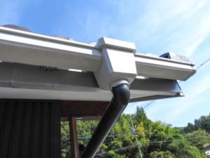 放置はダメ 雨樋の修理方法と費用目安 イエコマ
