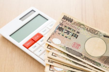 たくさんの諭吉と白電卓