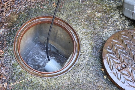 排水管高圧洗浄の様子
