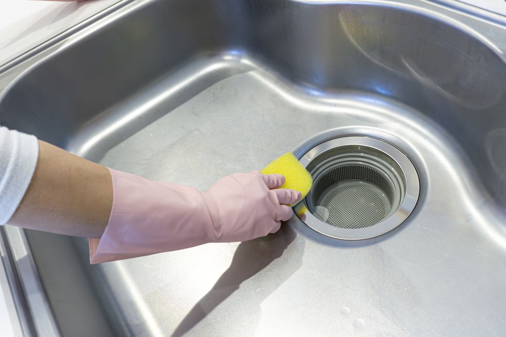 排水管掃除を自分でする方法4つ！頻度の目安やプロの洗浄との違いも